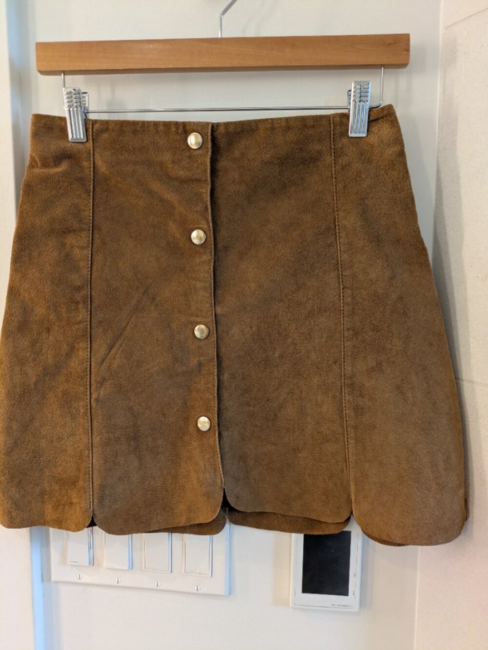 MANGO Genuine Suede/Brown Leather Button-Front Mini Skirt Size 6 Scalloped Hem.